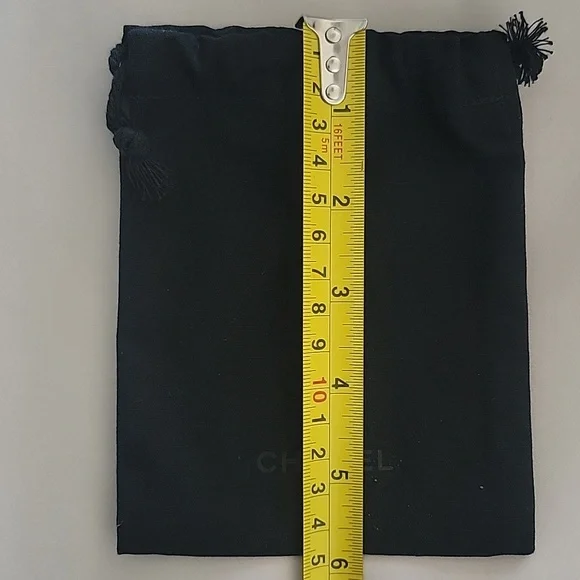 CHANEL Elegant White Box with Black Dust Bag - Picture 8 of 8